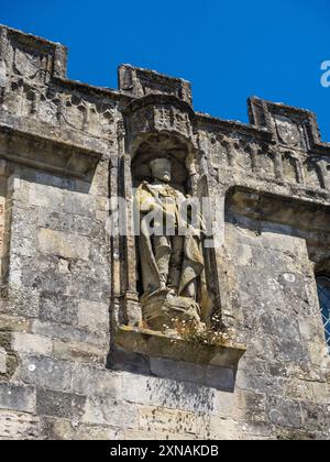 Statua di Edoardo VII, High Street Gate, Salisbury Cathedral Close, Sailsbury, Wiltshire, Inghilterra, Regno Unito, Gran Bretagna. Foto Stock