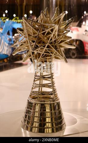 Il trofeo di Fernando Alonso per il CAMPIONATO MONDIALE FIA ENDURANCE LMP 2018 nel TOYOTA GAZOO RACING LMP1 RACING Museum Oviedo Spagna Foto Stock