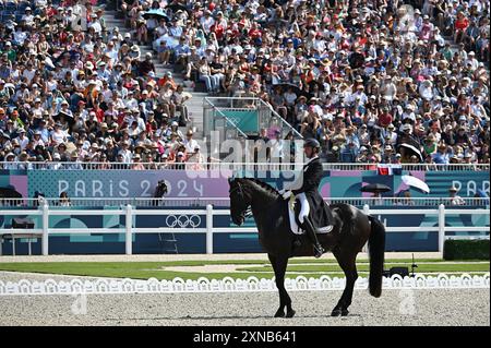 Parigi, fra. 31 luglio 2024. Domien Michiels del Belgio cavalca l'Intermezzo VH Meerdaalhof durante la competizione Equestrian Dressage, alle Olimpiadi estive di Parigi del 2024, il 31 luglio 2024, a Versailles, Francia. (Foto di Anthony Behar/Sipa USA) credito: SIPA USA/Alamy Live News Foto Stock
