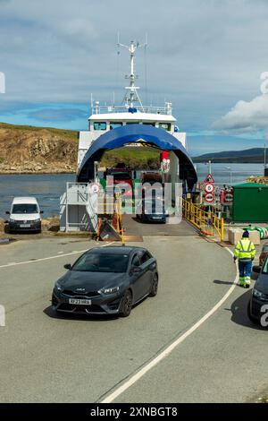 Il traghetto Unst che va da Gutcher a Belmont sulle Isole Shetland, il traghetto serve anche Fetlar Foto Stock