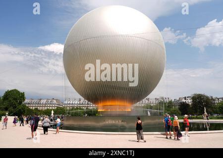 Il calderone olimpico ai Giardini delle Tuileries di Parigi il quinto giorno dei Giochi Olimpici di Parigi del 2024 in Francia. Data foto: Mercoledì 31 luglio 2024. Foto Stock