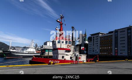 Rimorchiatore Balder ormeggiato al molo di Tollboden, porto di Bergen, Norvegia Foto Stock