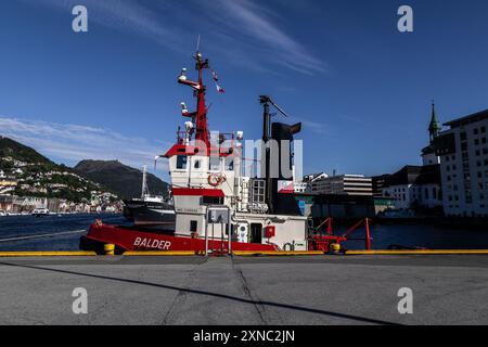 Rimorchiatore Balder ormeggiato al molo di Tollboden, porto di Bergen, Norvegia Foto Stock