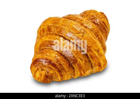Singolo croisant francese dorato isolato su sfondo bianco con percorso di ritaglio, vista dall'alto. Foto Stock