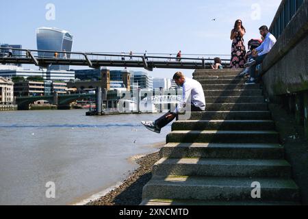 Londra, Regno Unito. 31 luglio 2024. Meteo nel Regno Unito: Ondata di calore a Londra, South Bank e Millenium Bridge. Crediti: matthew Chattle/Alamy Live News Foto Stock