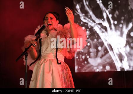 Emel si esibisce al Womad festival, Charlton Park, Regno Unito. 27 luglio 2024 Foto Stock