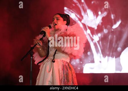 Emel si esibisce al Womad festival, Charlton Park, Regno Unito. 27 luglio 2024 Foto Stock