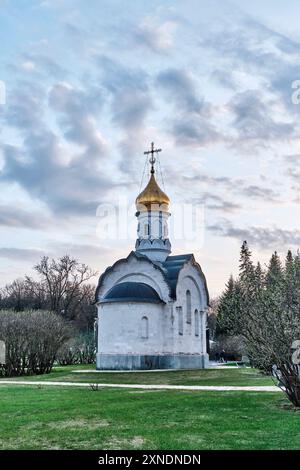 Mosca, Russia - 13 aprile 2024: Cappella del Tempio ortodosso di San Basilio grande sul territorio della mostra dei risultati dell'economia nazionale, Mosca, Russia Foto Stock