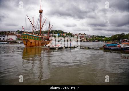 Il Matthew naviga intorno al porto di Bristol per l'Harbour Festival 2024 Foto Stock