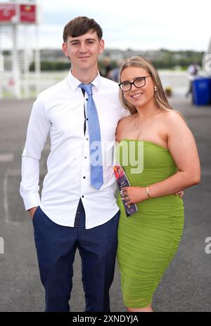 I piloti Shane o'Neill e Sophie Slattery durante il Galway Races Summer Festival all'ippodromo di Galway. Data foto: Mercoledì 31 luglio 2024. Foto Stock