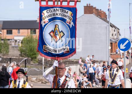 Ballyclare, Irlanda del Nord - 27 agosto 2022: Lisburn District bannerette, County Antrim Grand Black Chapter con bussola e emblema quadrato. Foto Stock