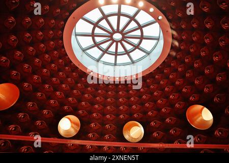 Napoli - Cupola della banchina della stazione metropolitana Chiaia-Monte di Dio Foto Stock