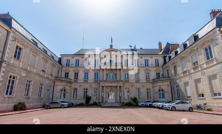 Prefettura del dipartimento francese della Loiret, situata nell'edificio dell'ex convento di Notre-Dame de Bonne-Nouvelle, Orléans, Francia Foto Stock