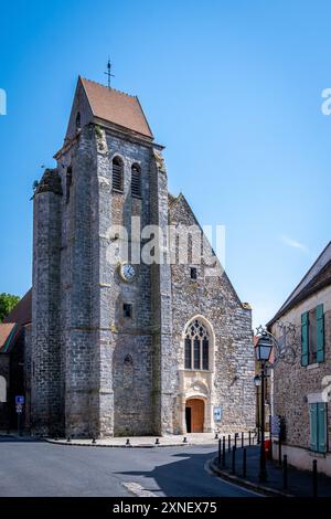 Vista esterna della chiesa cattolica di Saint-Thomas-Becket, costruita nel XV secolo e dichiarata monumento storico, Boissy-sous-Saint-Yon, Francia Foto Stock