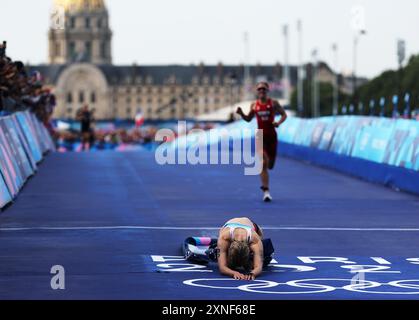 Parigi, Francia. 31 luglio 2024. Cassandre Beaugrand di Francia reagisce dopo l'individuo femminile di triathlon ai Giochi Olimpici di Parigi 2024 a Parigi, Francia, il 31 luglio 2024. Crediti: Li Gang/Xinhua/Alamy Live News Foto Stock