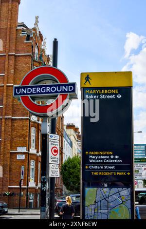 Cartello Marylebone Wayfinding di fronte alla stazione di Baker Street, City of Westminster, Londra, Inghilterra, Regno Unito Foto Stock