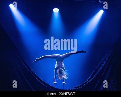 Edimburgo, Scozia, Regno Unito. 31 luglio 2024. La compagnia di danza ungherese Recirquel esegue il loro spettacolo Paradisum che si terrà durante il Festival Fringe di Edimburgo ad agosto. Iain Masterton/Alamy Live News Foto Stock