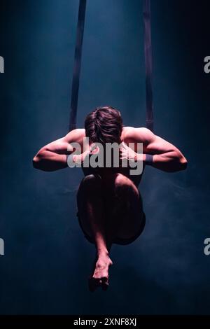 Edimburgo, Scozia, Regno Unito. 31 luglio 2024. La compagnia di danza ungherese Recirquel esegue il loro spettacolo Paradisum che si terrà durante il Festival Fringe di Edimburgo ad agosto. Iain Masterton/Alamy Live News Foto Stock