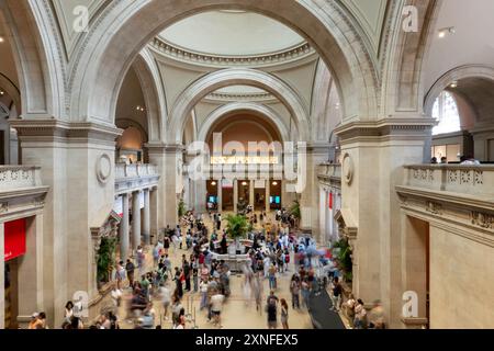 Il Metropolitan Museum of Art è una popolare attrazione turistica sul Museum Mile di New York, USA 2024 Foto Stock
