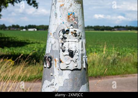 Neerpelt, Limburgo, Belgio Paesi Bassi - 10 luglio 2024 - posto di frontiera con sterrato alla frontiera Foto Stock