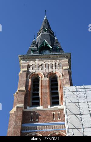 La basilique Sainte-Maxellende de Caudry est une basilique catholique, située à Caudry, dans le département du Nord, dans la région Hauts-de-France. Foto Stock