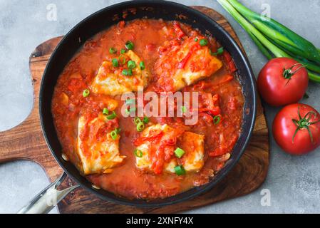 Merluzzo al forno in salsa di pomodoro e pepe Foto Stock