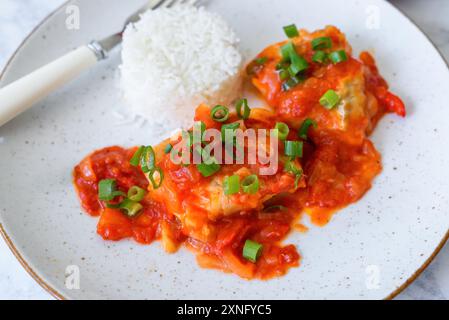 Merluzzo al forno in salsa di pomodoro e pepe Foto Stock