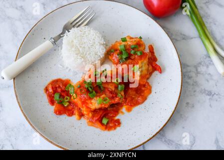 Merluzzo al forno in salsa di pomodoro e pepe Foto Stock