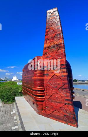 La scultura di radio Flat Holm, Cardiff Barrage, disegnata da Glenn Davidson. Installato a luglio 2024. Data: Luglio 2024 Foto Stock