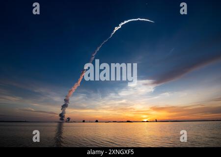 Un razzo Atlas V della United Launch Alliance che supporta l'USSF-51, una missione classificata di lancio nello spazio di sicurezza nazionale, viene lanciato dallo Space Launch Complex 41 alla Cape Canaveral Space Force Station, Florida, luglio. 30, 2024. Questo fu il 53° e ultimo lancio dell'Atlas V per la USSF. (Foto US Space Force di Joshua conti) Foto Stock