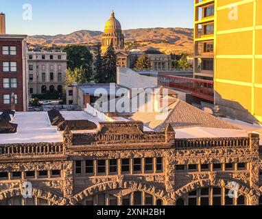 L'edificio Union Block (1902) a Boise, Idaho, con il Campidoglio dello stato (1905) sullo sfondo. Foto Stock