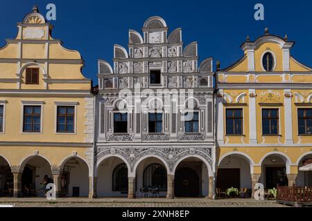 Telc, Repubblica Ceca. 25 giugno 2024. Piazza principale di Telc e edifici colorati Foto Stock