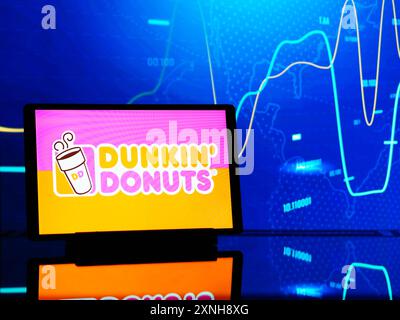 Germania. 31 luglio 2024. In questa illustrazione fotografica, un logo Dunkin' Donuts (Dunkiní Brands Inc.) visualizzato su un tablet. (Foto di Igor Golovniov/SOPA Images/Sipa USA) *** esclusivamente a scopo editoriale *** credito: SIPA USA/Alamy Live News Foto Stock