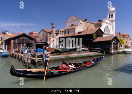 Garage per riparazioni gondola, cantiere navale Venezia, Italia Foto Stock