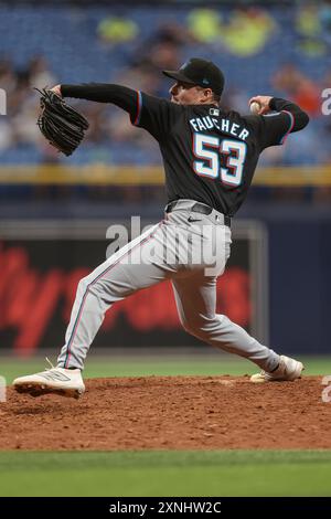 St. Petersburg, FL: Il lanciatore dei Miami Marlins Calvin Faucher (53) consegna un campo durante una partita della MLB contro i Tampa Bay Rays il 31 luglio 2024 a Tropi Foto Stock