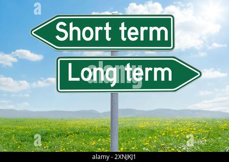 Due segnali di direzione - a breve o a lungo termine Foto Stock