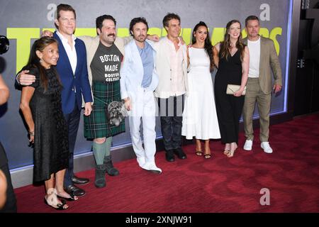 New York, Stati Uniti. 31 luglio 2024. Celia D. Costas, Kevin J. Walsh, Chuck MacLean, Casey Affleck, Doug Liman, Luciana Damon, Alison Winter e Matt Damon assistono alla premiere cinematografica degli istigatori al Jazz al Lincoln Center di New York, New York, il 31 luglio 2024. (Foto di Efren Landaos/ credito: SIPA USA/Alamy Live News Foto Stock