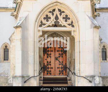 Ingresso alla chiesa di Sant'Orsolya a Sopron, Ungheria Foto Stock