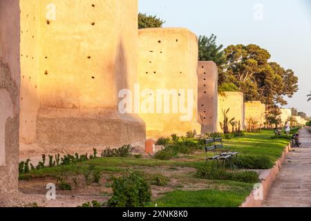 Cintura di bastioni intorno alla città vecchia di Marrakech in Marocco Foto Stock