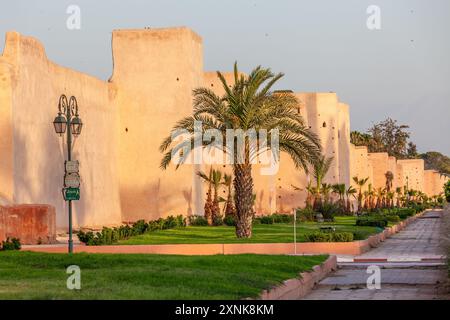 Cintura di bastioni intorno alla città vecchia di Marrakech in Marocco Foto Stock