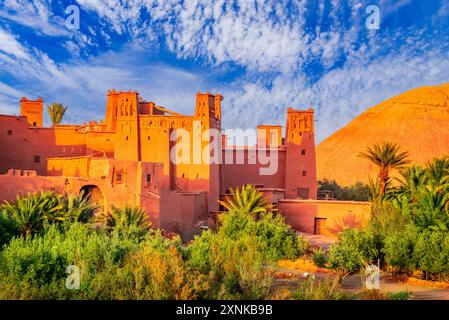 Ait-Benhaddou, Marocco. Kasbah medievale, fortificazioni tradizionali in argilla in Nord Africa, montagne dell'Atlante. Foto Stock