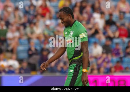 Leeds, 30 luglio 2024. Jofra Archer gioca per Southern Brave Men contro Northern Superchargers Men in the Hundred a Headingley. Credito: Colin Edwards Foto Stock