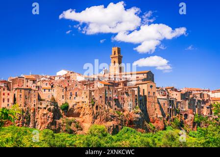 Pitigliano, Italia. Affascinante antica città etrusca, scogliera in tufo con stradine strette in provincia di Grosseto, Toscana meridionale. Foto Stock