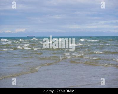 Sandbar sputò a Skagen Odde chiamato Grenen - un luogo famoso dove il Mare del Nord e il Mar Baltico si incontrano in una confluenza. Incrocio tra due mari e A. Foto Stock