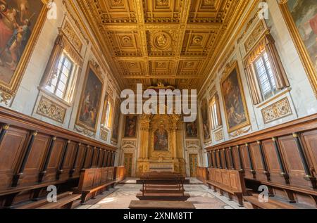 PERUGIA, ITALIA - 16 MAGGIO 2024: La navata dell'Oratorio dei Santi Andrea e Bernardino (oratorio della giustizia). Foto Stock