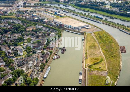 Luftbild, duisport Hafen Duisburg, Ortsteil Ruhrort, Vinckekanal Speditionsinsel und Mercatorinsel mit DB Schenker Logistik und Binnenschifffahrt, Alt-Homberg, Duisburg, Ruhrgebiet, Nordrhein-Westfalen, Deutschland ACHTUNGxMINDESTHONORARx60xEURO *** Vista aerea, porto duisport di Duisburg, distretto di Ruhrort, isola di Vinckekanal e isola di Mercator con DB Schenker Logistics e navigazione interna, Alt Homberg, Duisburg, zona della Ruhr, Renania settentrionale-Vestfalia, Germania ATTENTIONxMINDESTHONORARx60xEURO Foto Stock