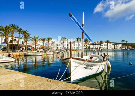 Fornells villaggio e porto, Fornells Bay, Minorca, riserva della Biospher, Isole Baleari, Spagna. Foto Stock