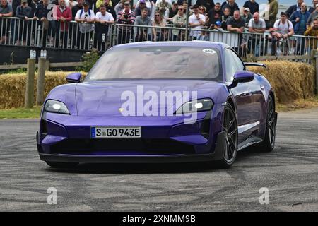 Porsche Taycan Turbo GT, Supercar Run, un'opportunità per vedere, ascoltare e avvicinarsi alle auto più prestigiose del mondo, e per pochi fortunati la chan Foto Stock