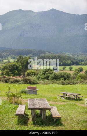 Area picnic di Cliffs of Hell, Ribadesella, Asturie orientali, Spagna Foto Stock