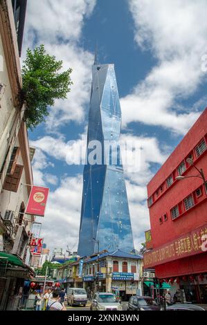 23 aprile 2022 Kuala Lumpur Malesia - Merdeka 118 Tower e lo skyline di Kuala Lumpur durante le ore mattutine e serali. È il secondo bui più alto Foto Stock